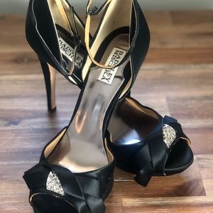 EUC Badgley Mischka black satin high heels